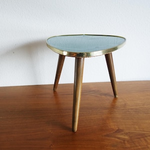 Flower stool kidney table three-legged green gold-colored wood flower table 50s 60s vintage side table midcentury space age