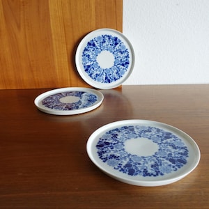 Melitta 3 cake plates series Hamburg decor blossom play blue white flowers 50s 60s vintage midcentury kidney table space age