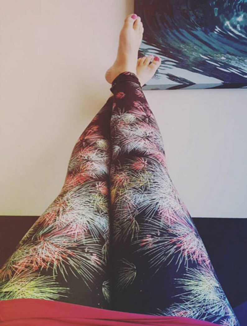 Fireworks-Compression FitYogaStretchyRunning PantsAthleticwearWorkoutColorfulBlack Leggings
