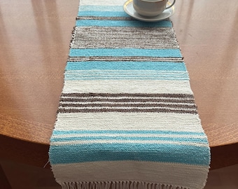 Handgewebter Tischläufer in Blau Braun Creme gestreift mit Fransen Boho Bauernhaus Tischdeko Folk Art Textile Skandinavische Dekoration