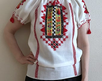 Ukrainian Embroidered Blouse Traditional Vyshyvanka Folk Shirt White Boho Peasant Top with Red Floral Embroidery