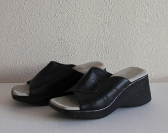 black flatform mules