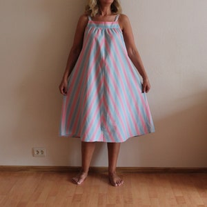 Vintage Kleid Sommer kleiden sich grau rosa blau gestreift eszieht Kleid ärmellose Midi Kleid Boho Hippie Sonnenkleid gestreifte Baumwolle Kleid eine Linie mittlerer Größe