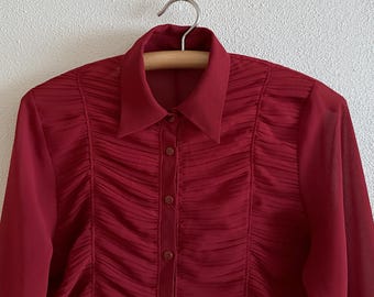 Vintage Rote Chiffon Bluse Gefaltetes Front Panel Schiere Ärmel 80er Jahre Elegant Button-Up Bluse für Frauen Gr M/L