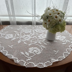 Handgemaakt vintage tafelkleed met gehaakt kant met witte bloemen kleedje rond tafelkleed Cottagecore-tafeldecor Lichtgewicht katoenen kant
