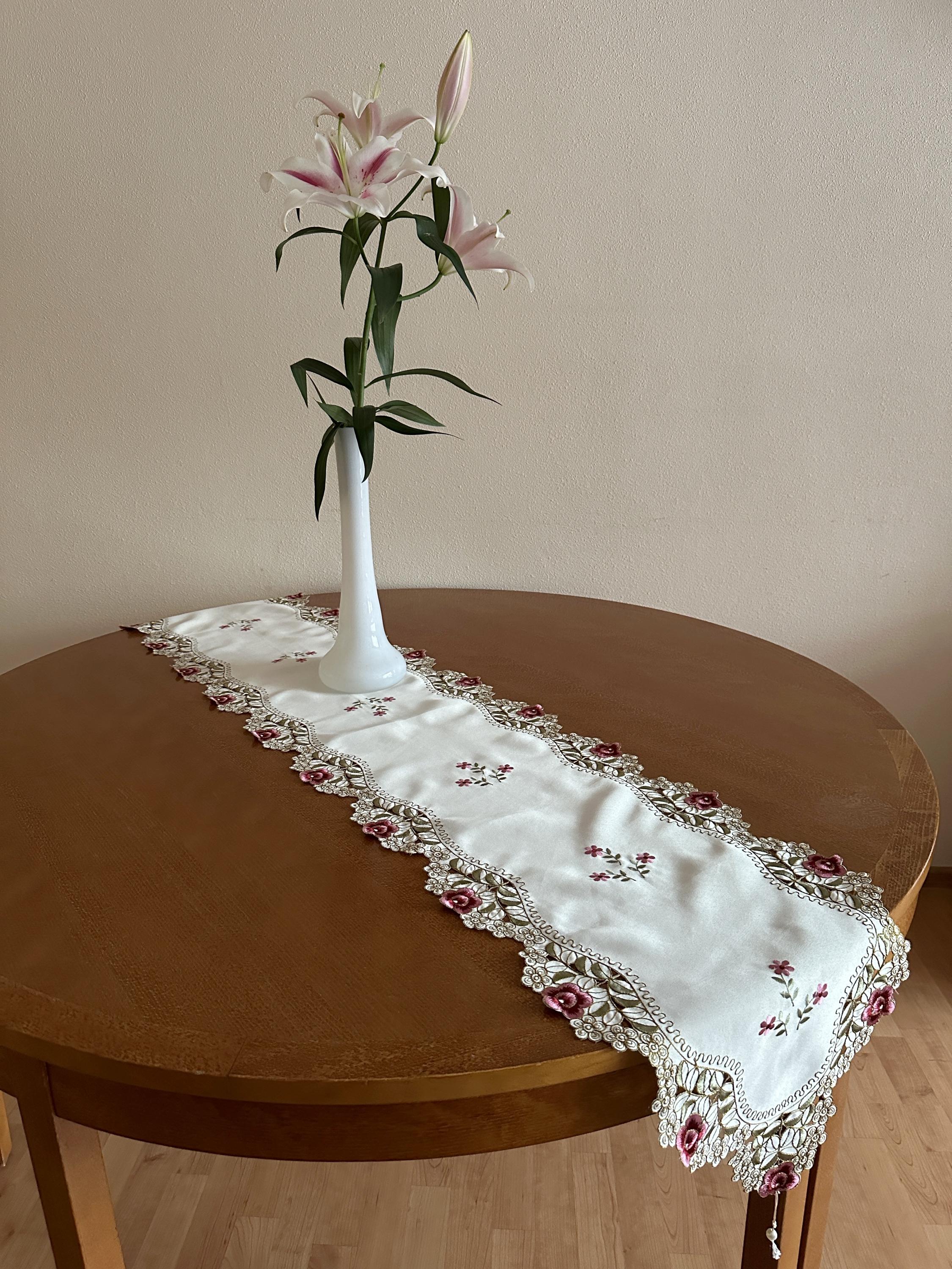 ヴィンテージ テーブルランナー 花刺繍 カットアウト テーブルランナー