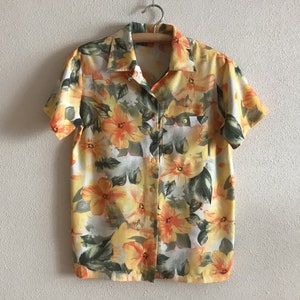 Vintage Women Blouse Floral Print Viscose Shirt Classics Short Sleeve Button up Shoulder Pads Yellow Orange Green Flowers Small to Medium