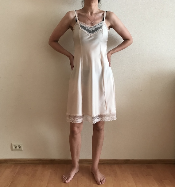 Vintage Negligee Vintage Undergarments Peach Lingerie… Gem