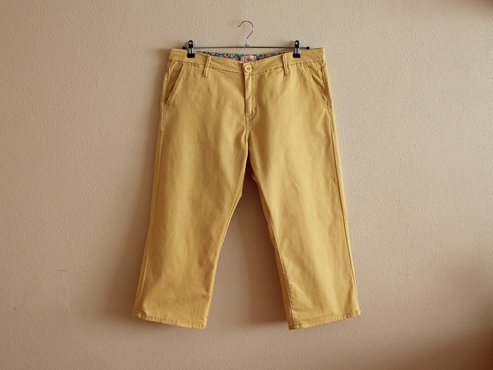 Levi's Pants Yellow Levis Yellow Capri Pants Women's Capri Pants High ...