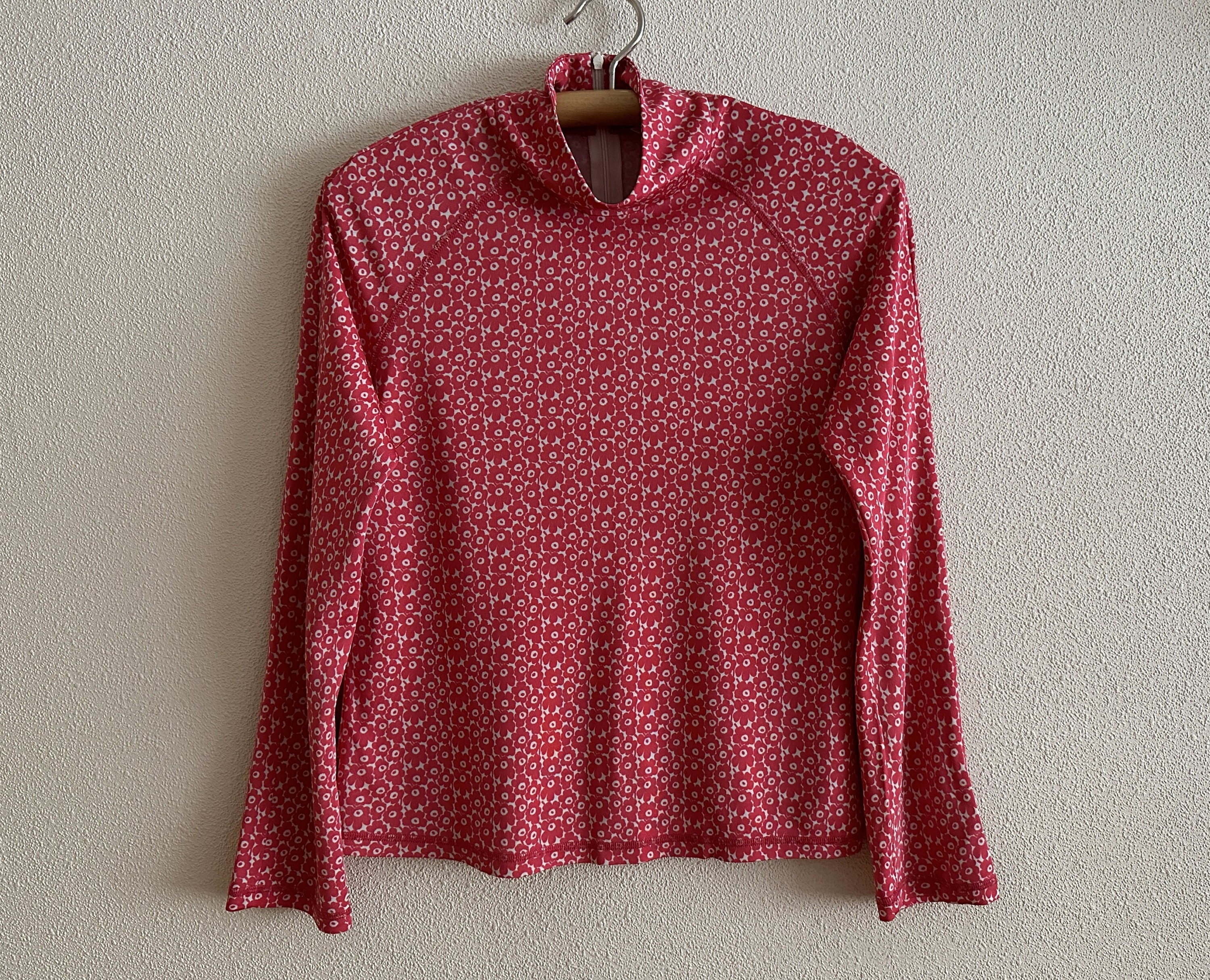 マリメッコ　タートルネック長袖カットソー　ウニッコ marimekko（マリメッコ）の「Unikko / Emali turtleneck shirt（T