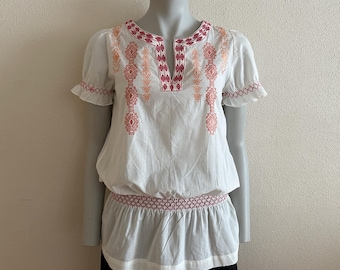 Weißes Damen Bluse Kurzarm Shirt Baumwoll Top Vintage Frauen Shirt gestickte Blumen-Folk Hippie-Bluse