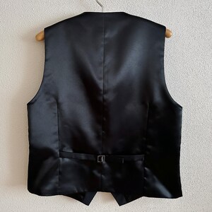 Colete preto risca de giz, modelo clássico masculino, tamanho 54, corte ajustado nas costas. imagem 7
