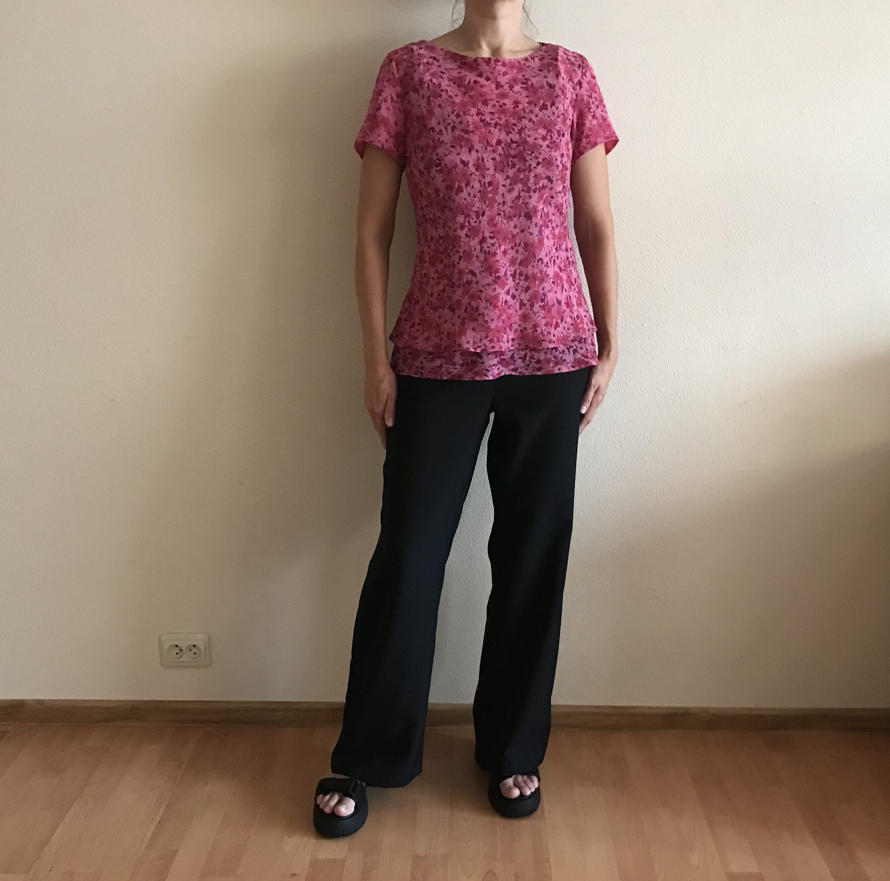トップス Vintage black pink flower silk blouse Vintage GUCCI Silk Multicolor and Black Floral Blouse Top