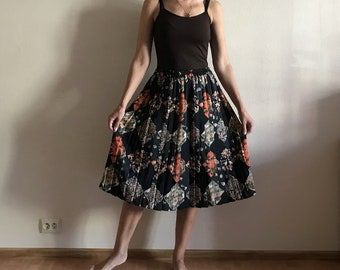 Vintage 80s Skirt Accordion Pleated Midi Skirt Elastic Waistband Black Orange Flower Floral Print Large Size