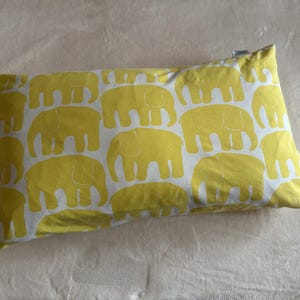 スヴェンスクテン　クッションカバー　エレファント オレンジ Svenskt tenn pillow - Etsy 日本
