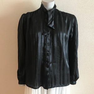 Schwarze Bluse Schwarze Frauen Bluse Vintage Schwarz Gestreifte Bluse Langarm Seidiges Hemd Sekretär Top Shirt Button up Krawatte Kragen Medium Size