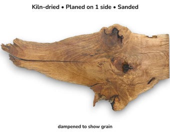 Pièce de bois de chêne brut massif avec bord naturel et grain façonné pour un travail du bois personnalisé #043
