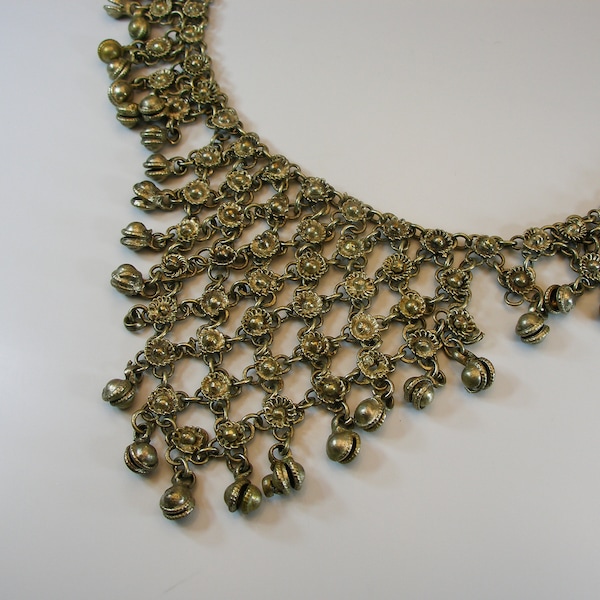 Collier Inde danse du ventre tzigane floral Dangle Bells des années 80 vintage ton argent chaîne Maille Bib tour de cou à la mode