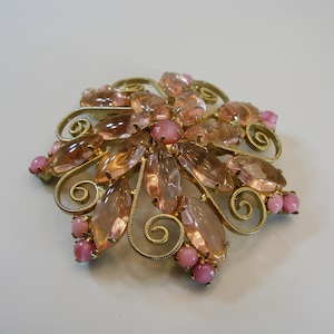 Pink JULIANA style Brooch, Pink Crystals Pin Brooch Filigree Glass Stones Rhinestone Vintage Brooch