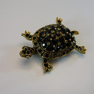 HATTIE CARNEGIE Turtle Tortoise Pin Brooch Black Stone Rhinestones-Vintage Turtle Pin Brooch-Tortoise Brooch-Turtle Gift-Brooch Pin