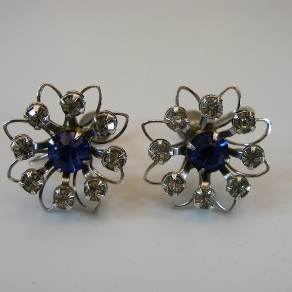 Signé B.N. Boucles d'oreilles Bugbee and Niles avec strass bleus - Bijoux floraux - Boucles d'oreilles vintage à fond vissé