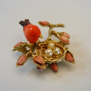 Vintage Brooch SWOBODA Bird Eggs Nest Figural Hand Painted Bird Brooch, Faux Pearls, 1960&#39;s - 1970&#39;s