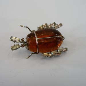 1940-tals Jelly Belly Beatle, bärnstensfärgad, klar baguetterkristall, glitterglasmage, insektsnål vintage insektsbrosch