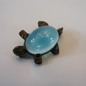 Vintage Turtle Pin Brooch-Turtle Brooch-Tortoise Brooch-Jelly Belly Lucite-Blue Cabochon -Tortoise Jewellery-Jewelry-Turtle Gift-Brooch Pin