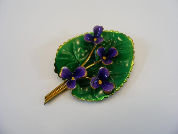 Spilla a forma di fiore vintage in metallo color oro con strass trasparenti e gambo a forma di mazzo di fiori - Italia Spilla a forma di fiore vintage in metallo color oro con strass trasparenti e gambo a forma di mazzo di fiori - Italia