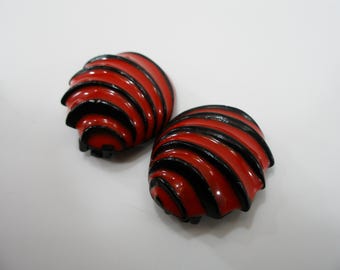 Red Black Enameled Clip On Earrings-Vintage Signed PAT.2733491
