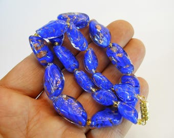 Vintage Muranoglas Halskette – blaue venezianische Perlen mit goldfarbenen Einsprengseln