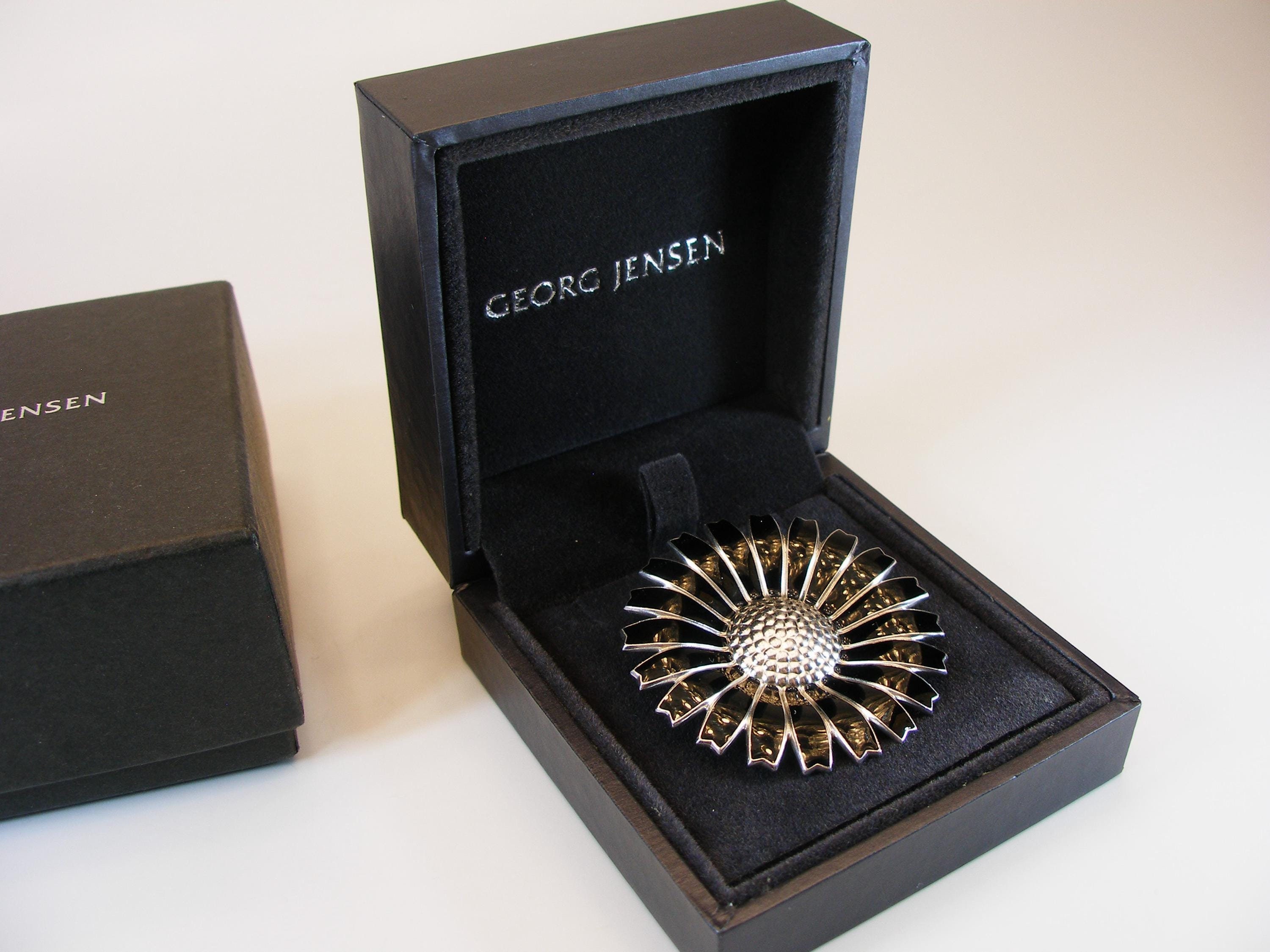 ブラックデイジーブローチ、GEORG JENSEN サイン入り 925S