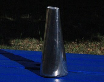 Vaso in argento Anna Efverlund Grande fiore in alluminio massiccio Design moderno Stile contemporaneo Scandinavo