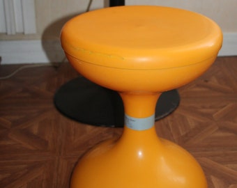 Chaise de l'ère spatiale Tabouret de l'ère spatiale Chaise orange de l'ère spatiale Tabouret orange de l'ère spatiale Tabouret vintage en plastique orange Sgabello Americano Italie Années 1970