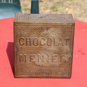 vintage France boîte à biscuits en métal étain Bonbons Boîte à chocolat Rangement de bonbons Vieille boîte Boîte de collection Vieille boîte française français Boîte en étain Boîte rouillée