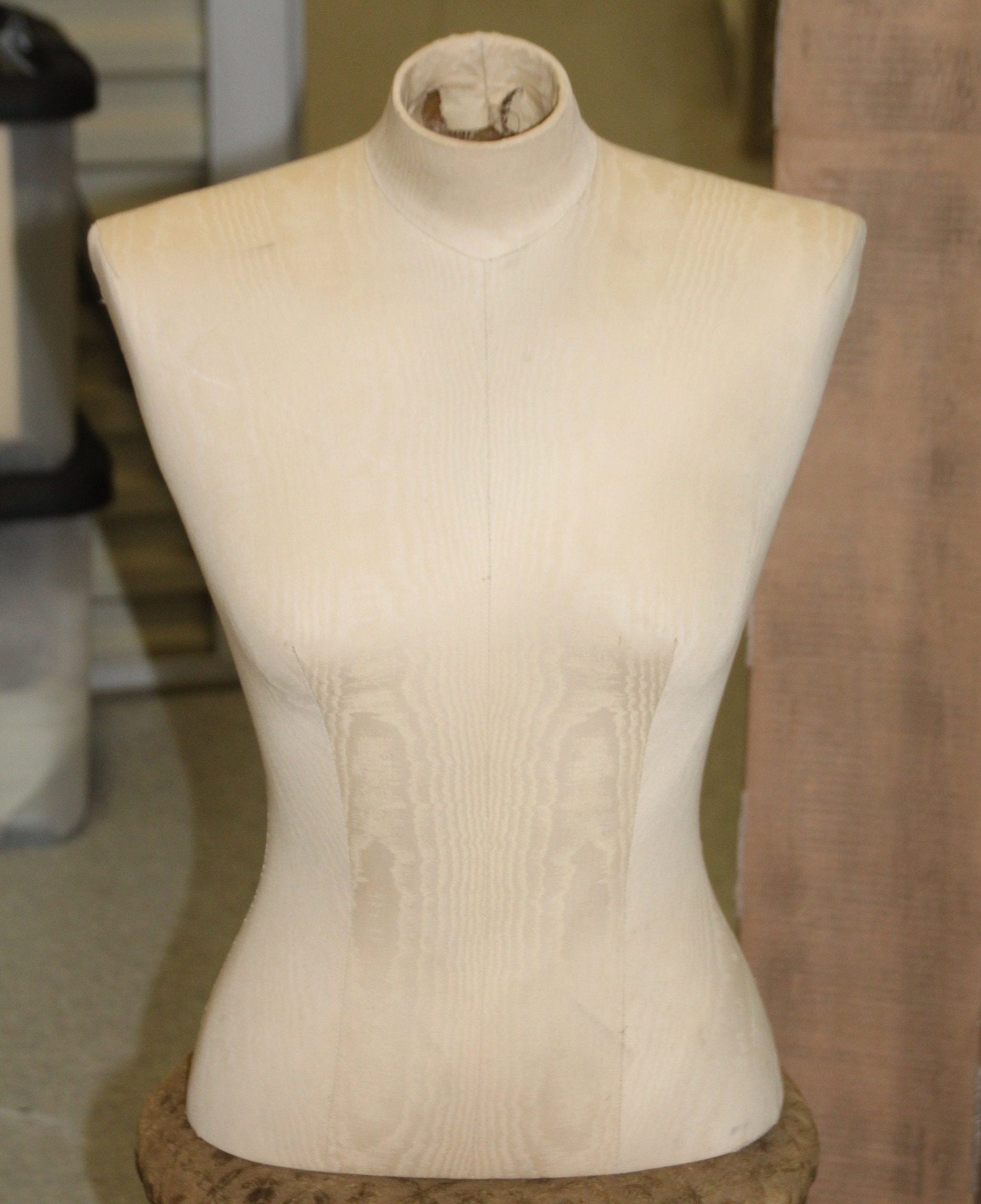 Mannequin Femme Buste Creux Robe Sans Tête Courbée Noir - Présentoir Vêtements Avec Support Réglable