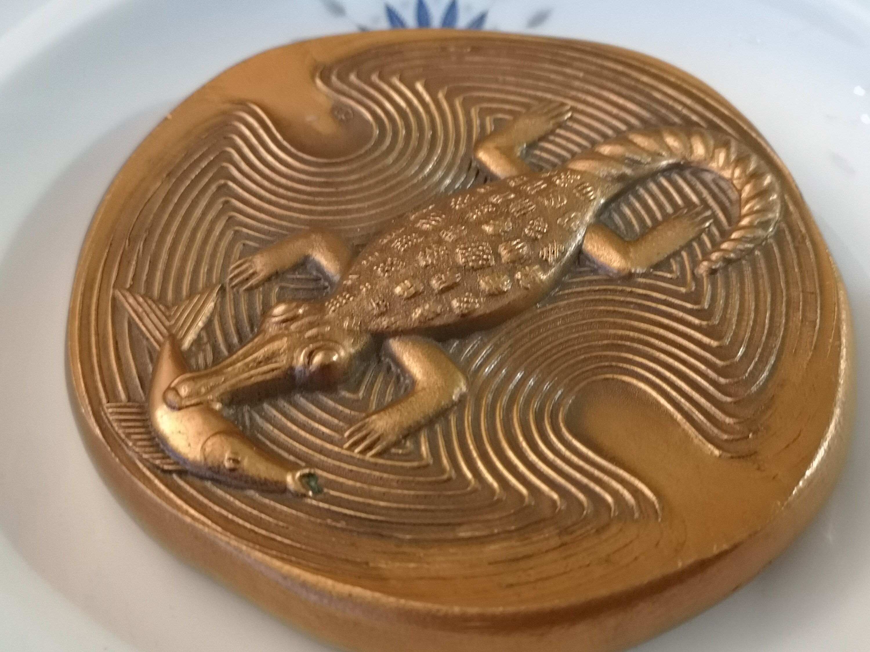 ワニの魚ブロンズペーパーウェイトオフィスデスクアクセサリー彫刻 