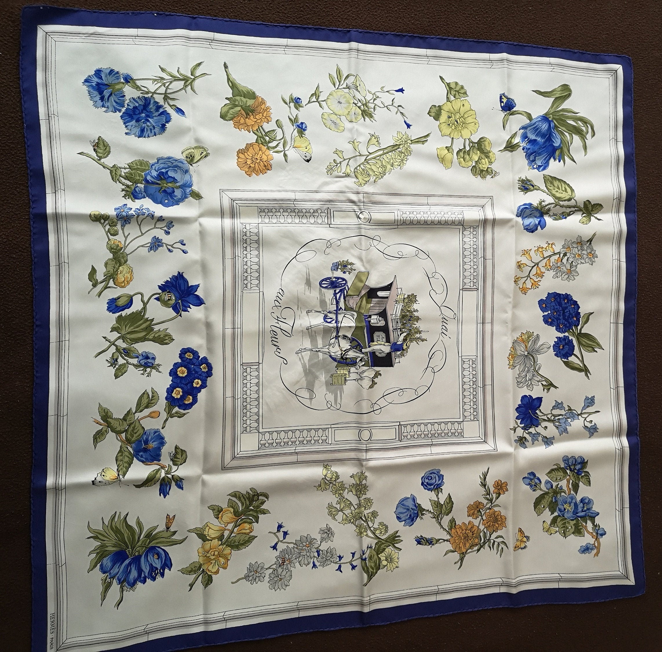 ブルーフラワーシルクスカーフ エルメス Quai aux fleurs