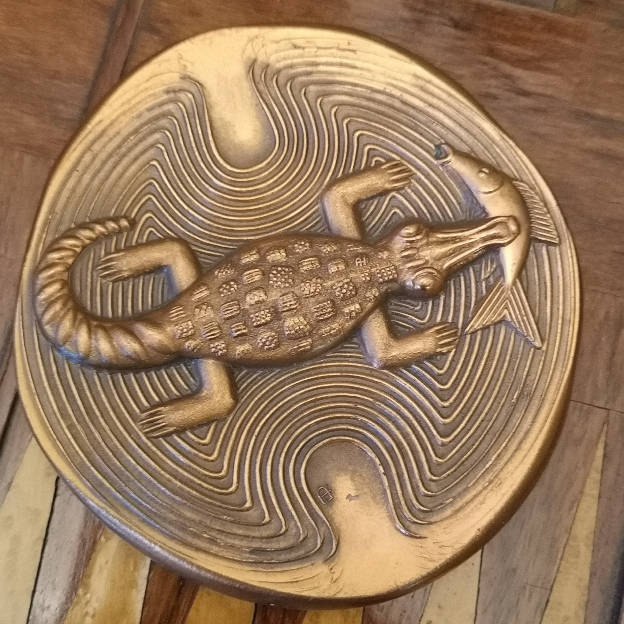 ワニの魚ブロンズペーパーウェイトオフィスデスクアクセサリー彫刻 
