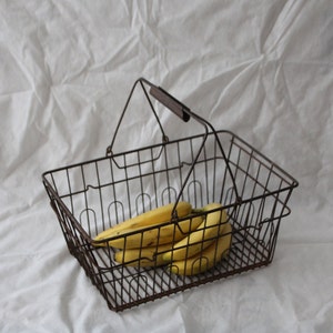 Shopping bag Market bag Vintage Wire Carry Basket Handle Metal Basket Hanging Brackets Farmhouse Wire Metal Basket French Cottage Picnic