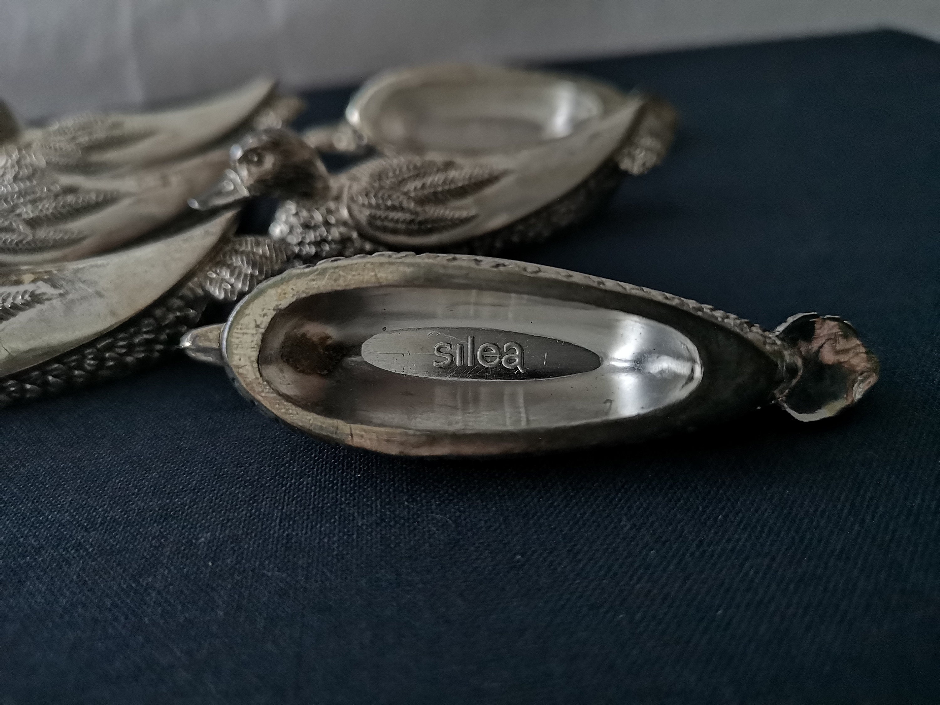Dessous De Plat Vintage En Métal Argenté – Décor Canard – Bon état