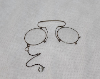 Anciennes lunettes de vue pince nez ovales Chain vintage