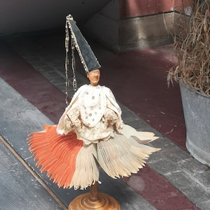 Rara bambola antica francese di cartomante, figura del mago, statuina dello stregone, bambola della strega, bambola antica vintage, giocattolo vintage da collezione