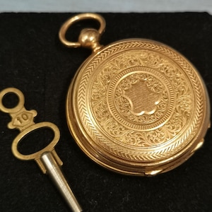 Gold pocket watch with key 18K antique French White enamel Gold accessories 19th century Mechanical watch 18K gold jewelry Working condition