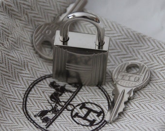 HERMES キーホルダー SAC PADLOCK H069733 CA HERMES Cadena Padlock Hippopotamus 2005 Silver Lock Bag