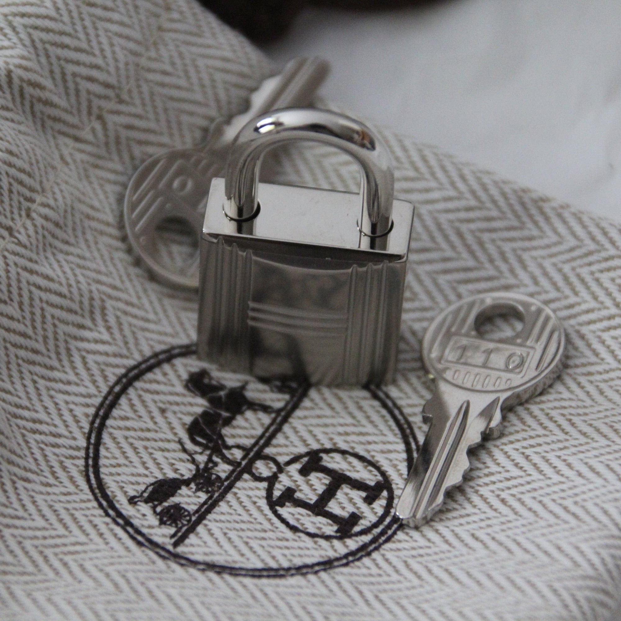 AUTHENTIC Palladium Hermes Bag Silver Padlock Hermes Handbag