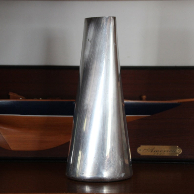 Silver Vase Anna Efverlund Large solid aluminum Flower Modern design Contemporary style Scandinavian image 2
