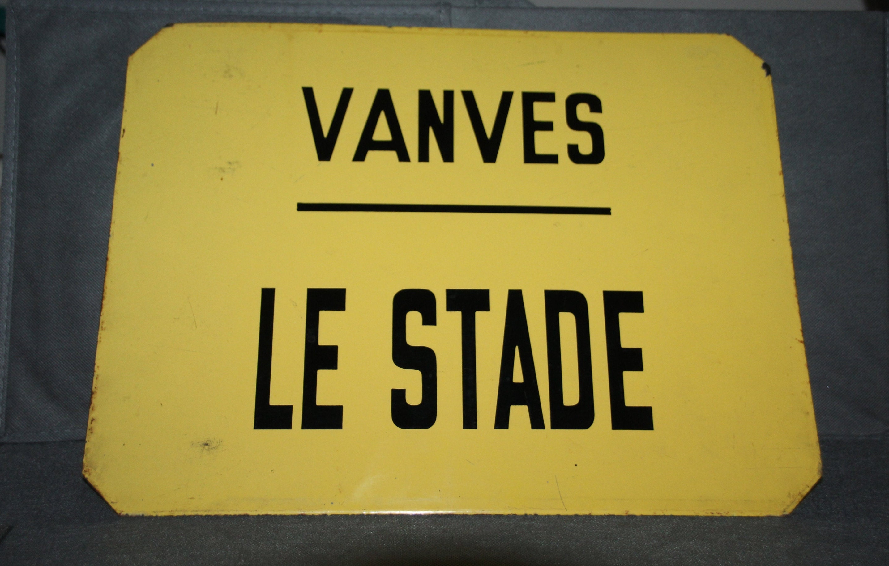 Vintage Français Émail Panneau de Rue Jaune Noir France Ville Ville Stade Signe Géographique de Coll