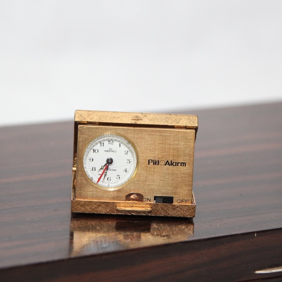 金メッキの希少なゴールド時計 NEPRO VINTAGE ピルボックス ミニチュア