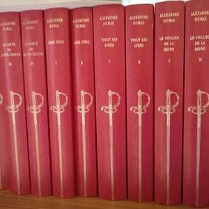 Red Gold decorative book French book Red book Gold book Hardcover Small book Shabby chic French Vintage book Library